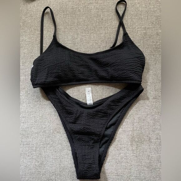Other - Unbranded bikini set black Looks like Good American but can’t be sure SZ M NEW
